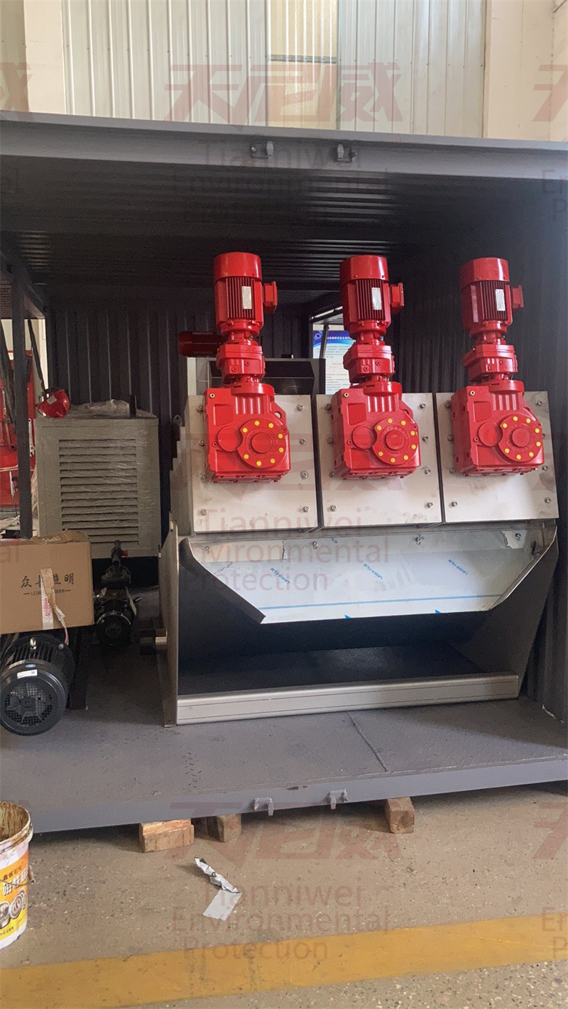 移動(dòng)污泥脫水車，重塑河道清淤新生態(tài)！